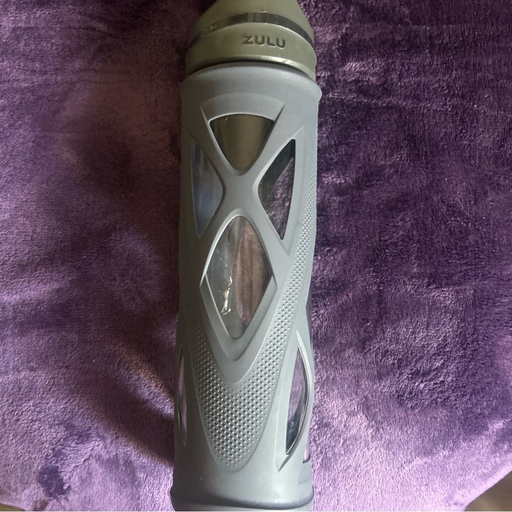 Zulu 20oz water bottle 11" clear glass silicone sleeve gray